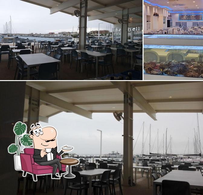 Dai un'occhiata agli interni di Seashell Restaurant