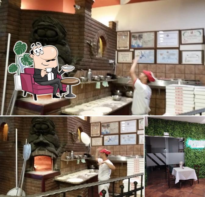 Siediti a un tavolo di Pizzeria Rimini di Camonita