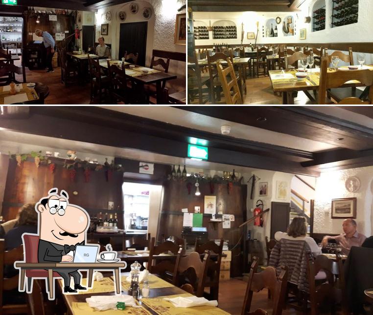 Siediti a un tavolo di La Tinèra