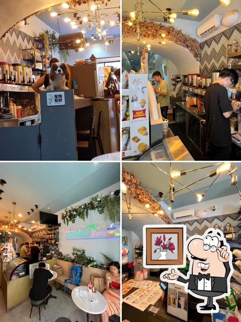 Siediti a un tavolo di I AM QI Bubble Tea
