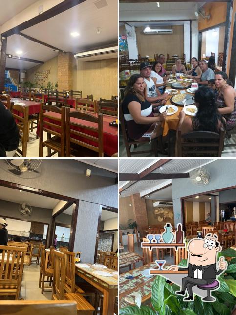 Sente em uma das mesas no BOM PALADAR - Pizzaria & Restaurante