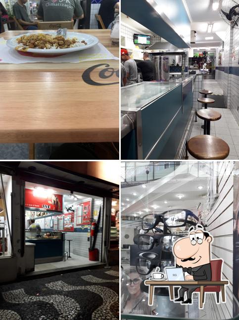 Veja imagens do interior do Lanches Barton' s