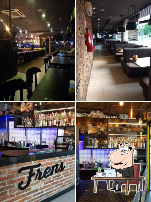 O interior do Master Burger Hamburgueria e Restaurante