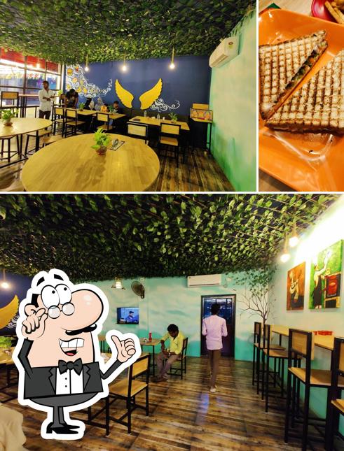 This is the picture displaying interior and food at Chaat ka Chaska