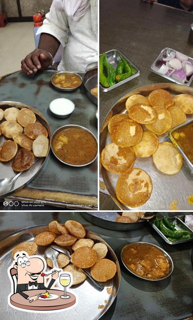 Food at Rajubhai Purishak