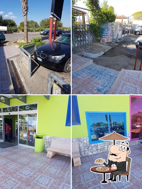 Guarda gli esterni di Petrolgrill Area S. R. L. - Area Di Servizio e Agenzia di Scommesse Betitaly