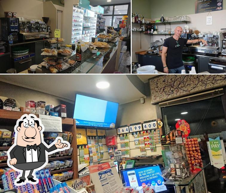 Siediti a un tavolo di Tabaccheria Riv.13 Caffetteria Ricevitoria Lotto 459 di Mastellone Mario