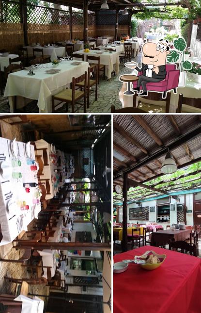 Siediti a un tavolo di Arisentimpò