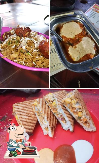 Chicken curry at Chaat Chowpatty Center Damoh