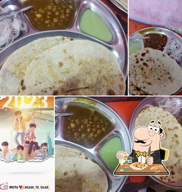 Food at Gupta ji ke chole bhature bhandar