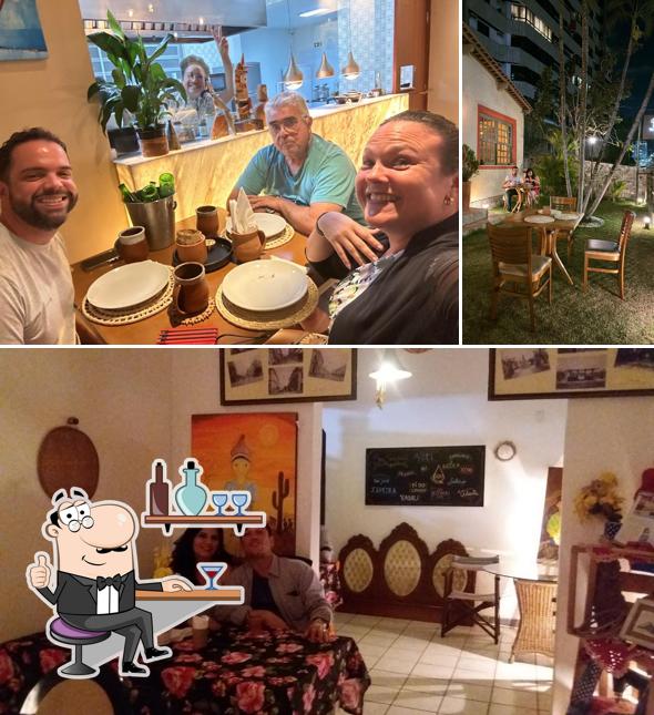 Sente em uma das mesas no Seu Sergipe