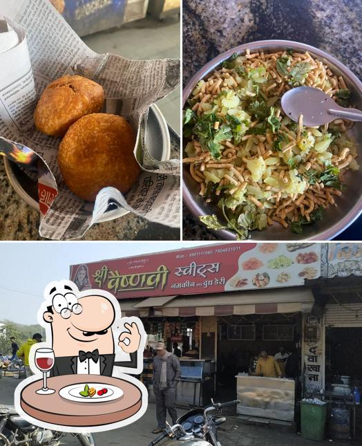 Food at Shri Vaishnavi Sweets