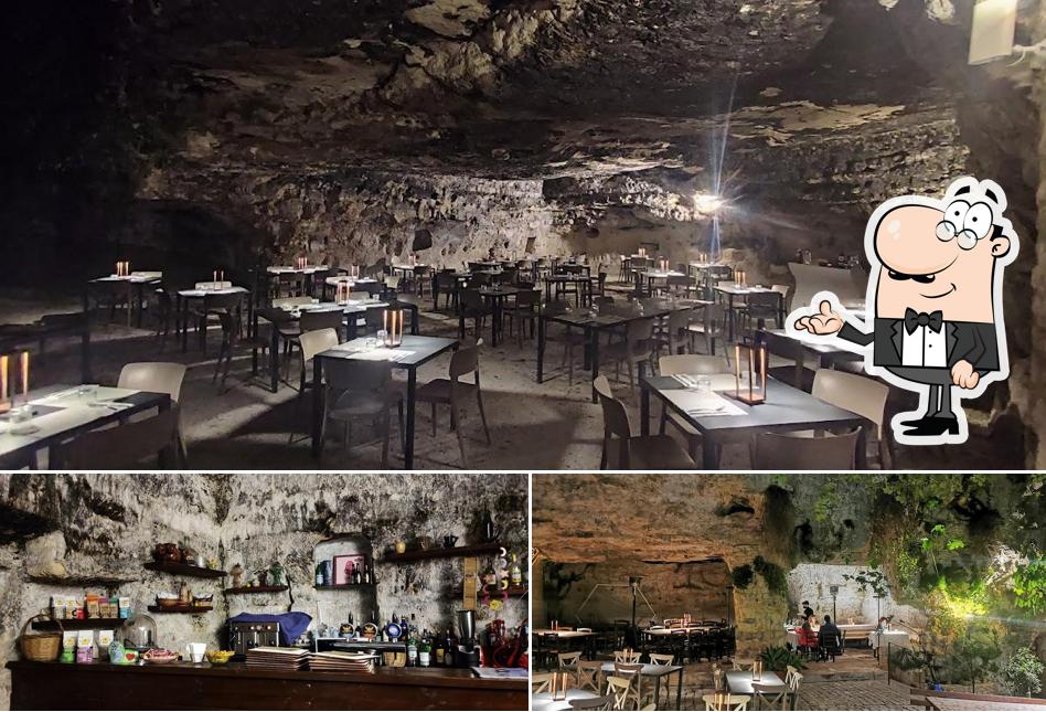 Siediti a un tavolo di Caveau Pizzeria