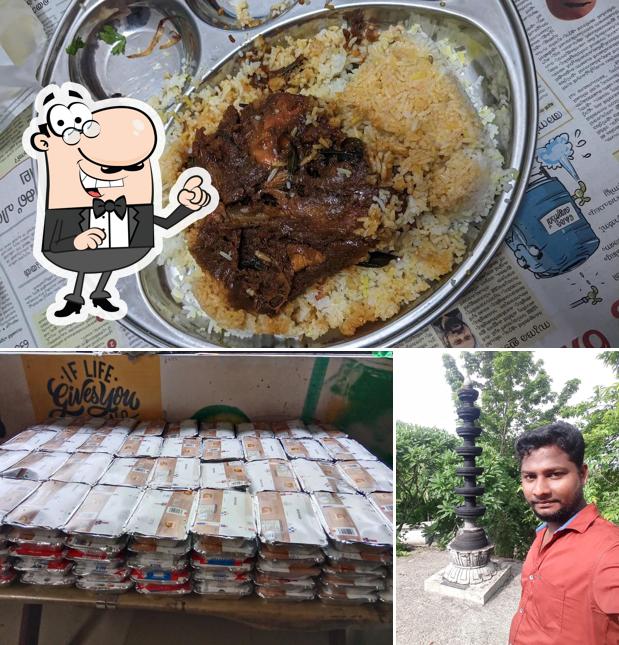Among various things one can find exterior and food at Famous Restaurant (Malabary Biriyani Kada)