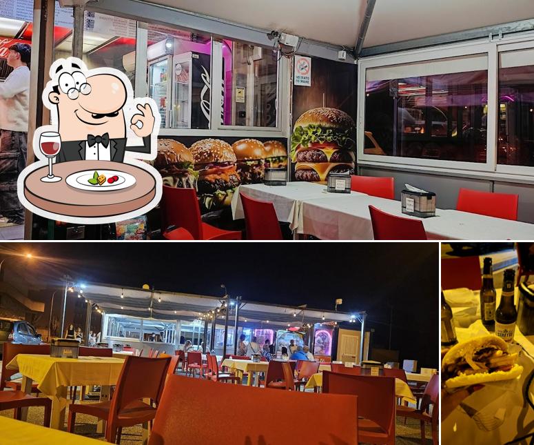 La foto di cibo e interni da Airport Coffe