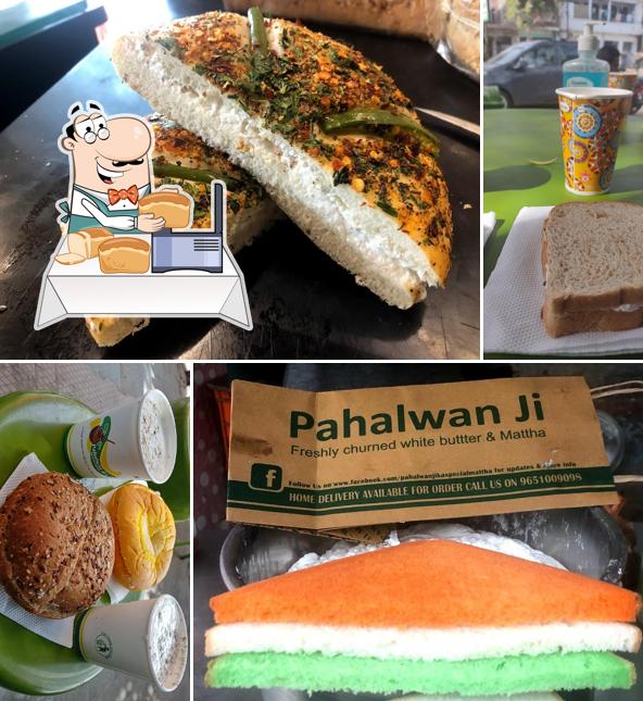 Garlic bread at Pahalwan Ji Ka Special Matthha