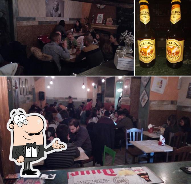 Questa è la immagine che raffigura la interni e birra di PauPub
