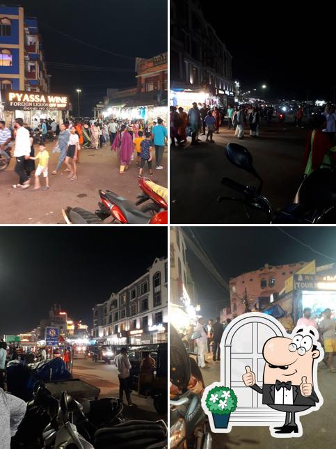 The exterior of Puri market