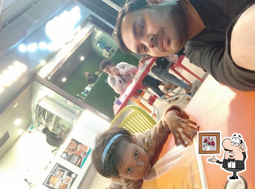 Check out how Gyani de chole bhature looks inside