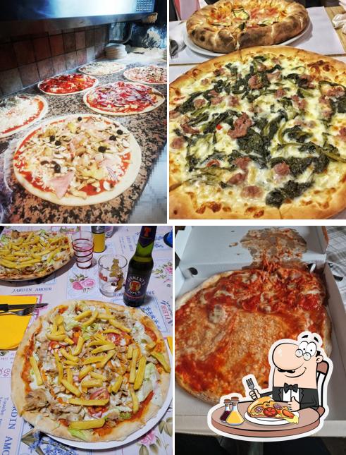 Scegli una pizza a LA PIZZERIA DEI PORTICI