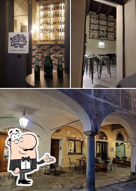 Siediti a un tavolo di Vineria L'Avvelenata