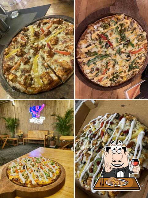 Try out pizza at Yaari dosti cafe
