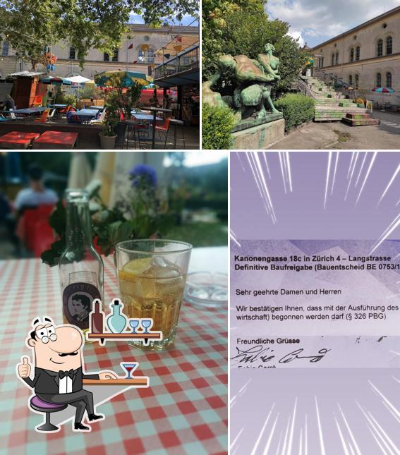 Siediti a un tavolo di Clube Social Summergarte