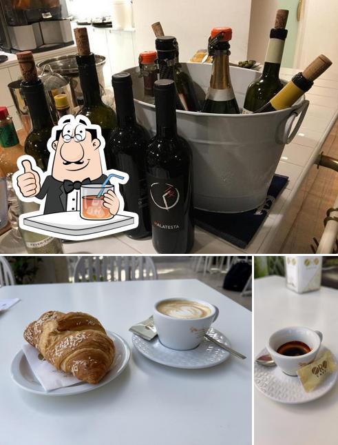 Goditi un drink dal menu