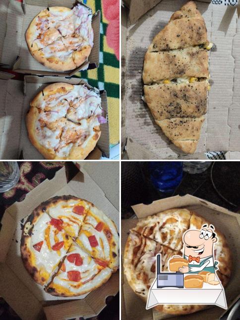 Garlic bread at Dino's Pizza