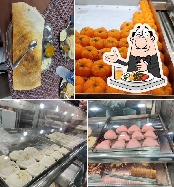 Food at Anand Bhandar, Sitabuldi, Nagpur