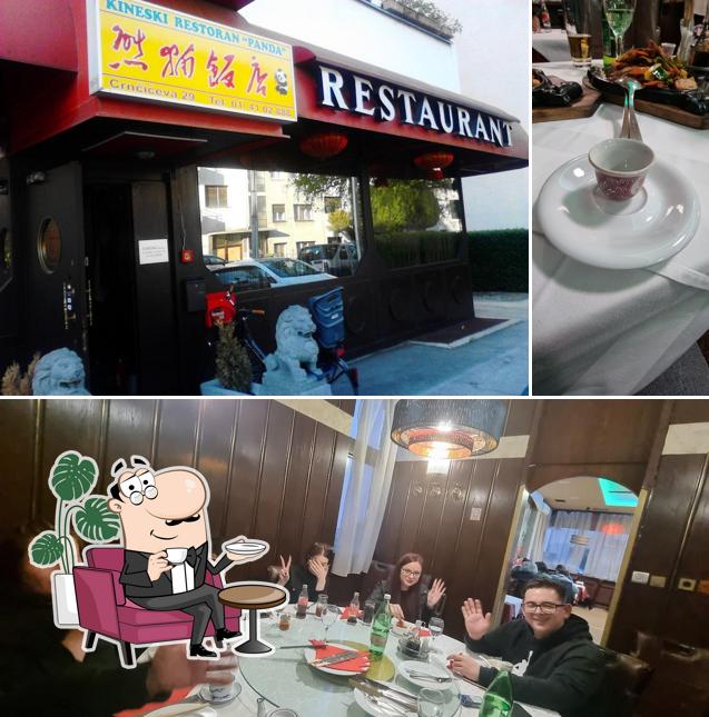 Dai un'occhiata agli interni di Panda kineski restoran