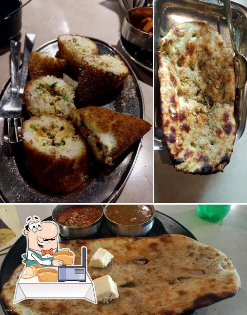 Garlic bread at Amritsar Bites