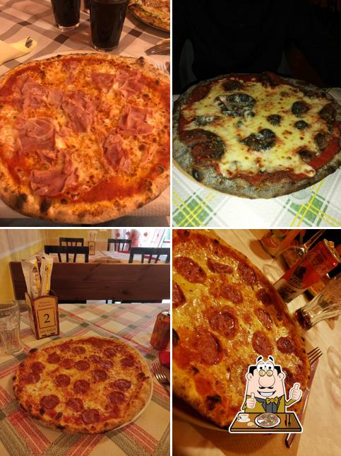 A Ristorante Pizzeria San Rocco, puoi prenderti una bella pizza