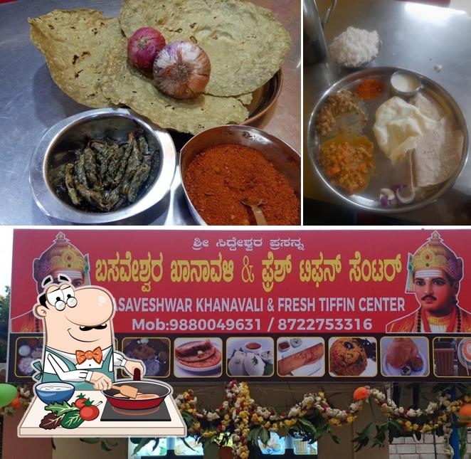 Chicken curry at Basaveshwar khanavali & Tiffin center