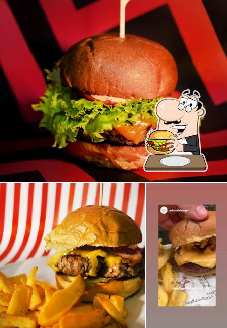 Prova un hamburger a WHITE GRILL Coffee, Grill & Wine