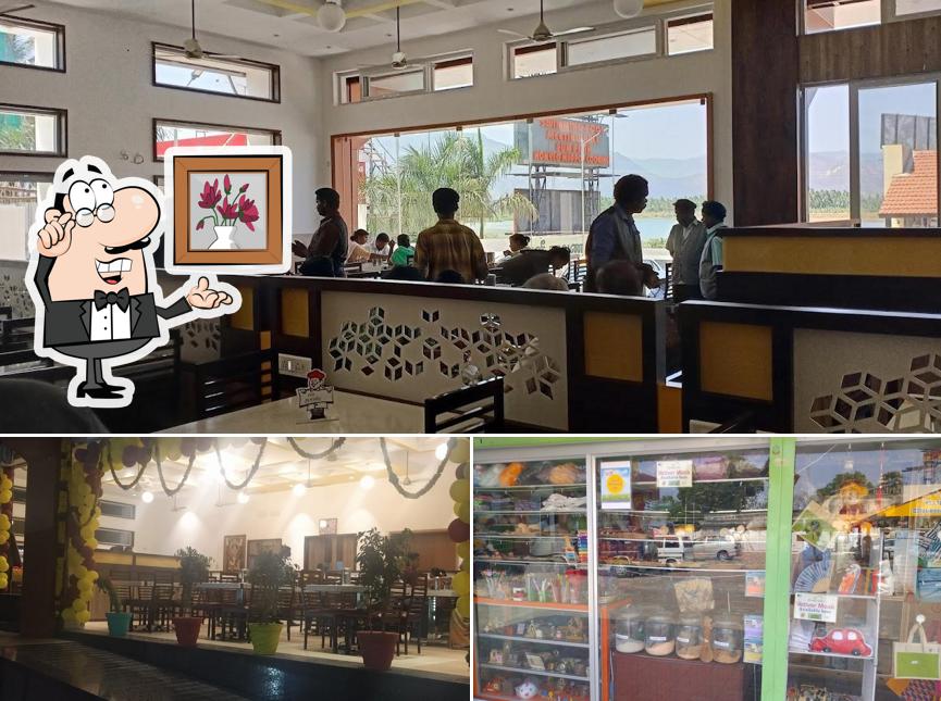 The interior of Sri Saravana Bhavan