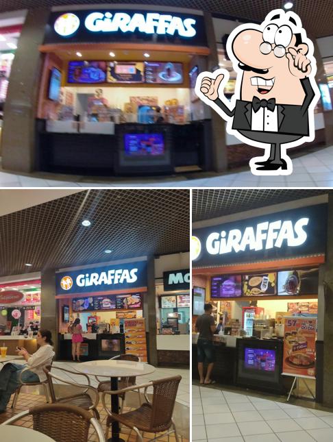 O interior do Giraffas Shopping Beiramar
