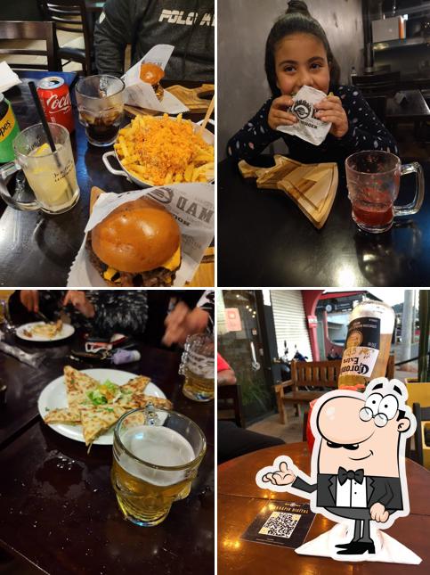 Veja imagens do interior do Mad Max Rock'n Burger - Atibaia