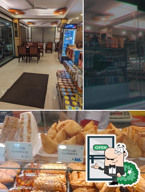 Check out how Bread world Jawahar Nagar looks outside
