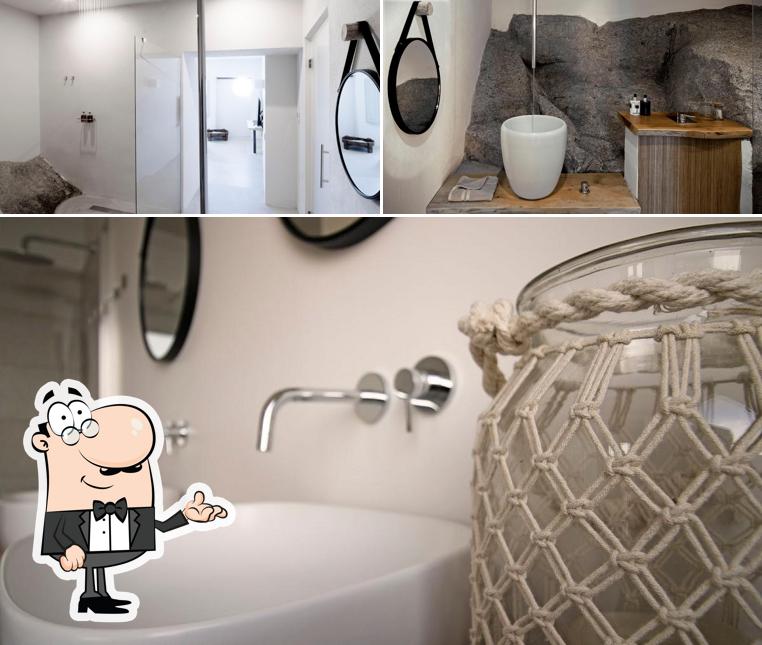 Gli interni di LA GUARDIA Hotel