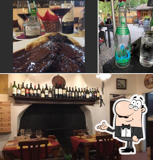 Questa è la foto che presenta la interni e bevanda di Osteria Calprino
