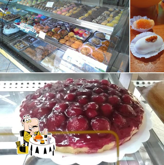 Comida em Pêdra Doces E Salgados