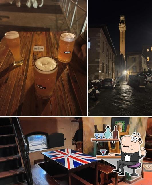 Gli interni di Maudit Pub