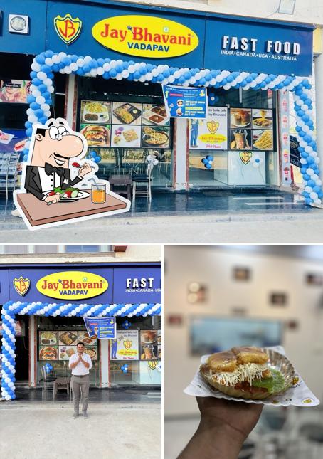 The photo of JAY BHAVANI VADAPAV (FAST FOOD) HIMATNAGAR highway NH-48’s food and interior