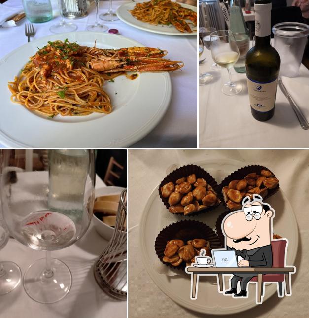 Dai un'occhiata agli interni di Trattoria Al Parol