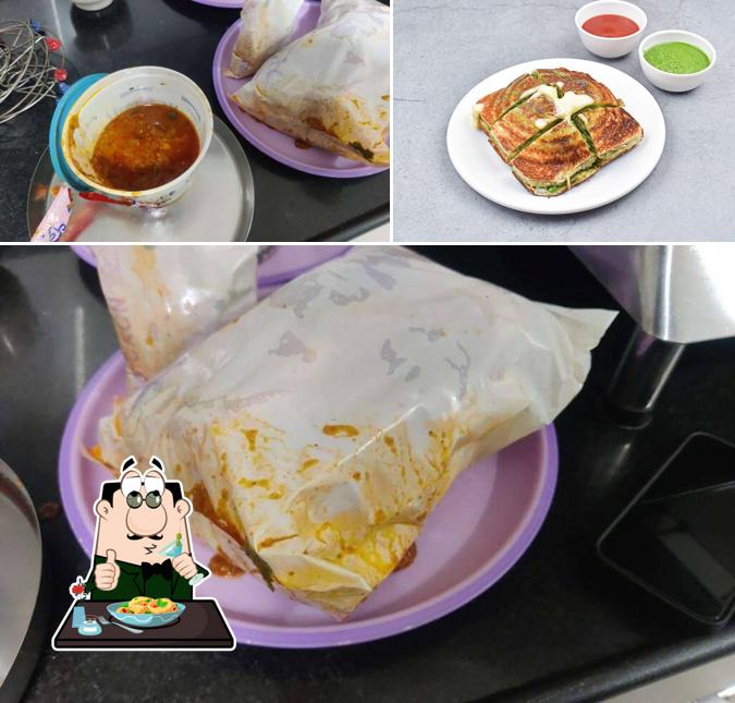 Food at Mahalaxmi Bhaji Pav-Manekchowk Wala