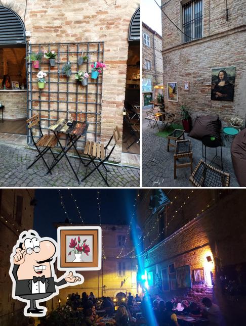 Questa è la immagine che raffigura la interni e bancone da bar di I Pozzacci