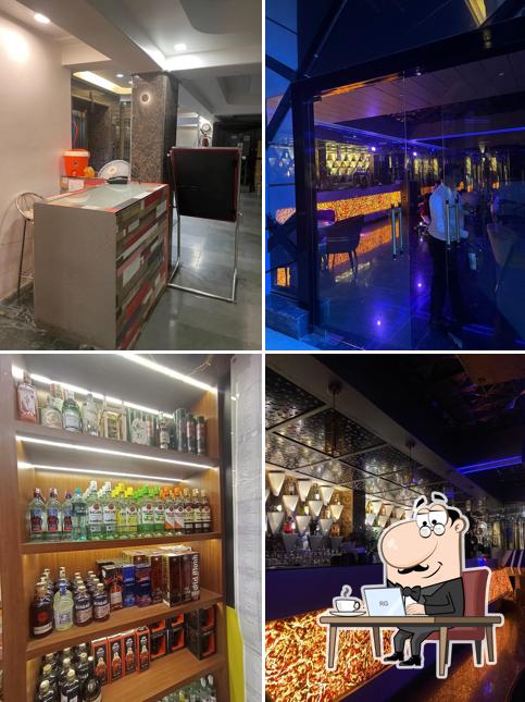 Check out how LE LION BAR looks inside