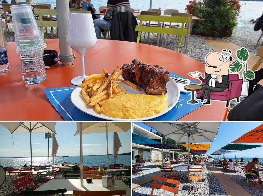 Siediti a un tavolo di Copelia