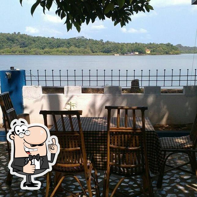 Here's a pic of Sea Edge Bar & Restaurant